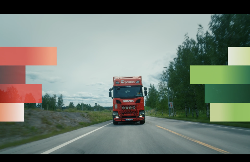 Lastebil fra Posten på landevei