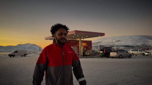 Sjåfør fra Posten i vinterlandskap